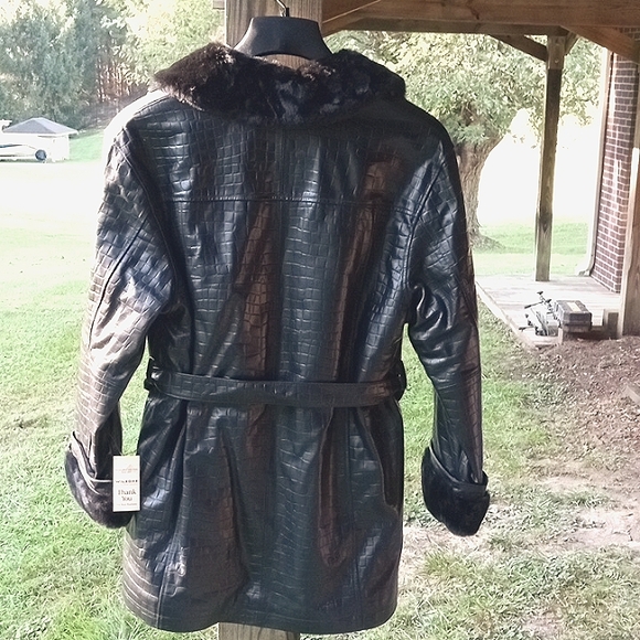 Wilson's Medium Black Leather Woman's Jacket - Picture 2 of 8